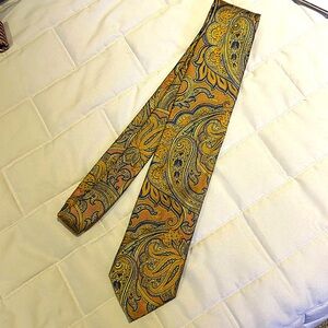 Joseph A. Banks lightly used tie